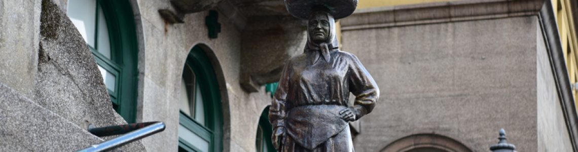 Dolac Market - Statue of Kumica Barica